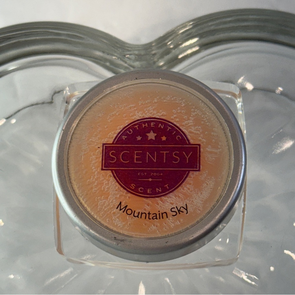 🆕 “Mountain Sky” Solid Perfume – Authentic Scentsy Scent